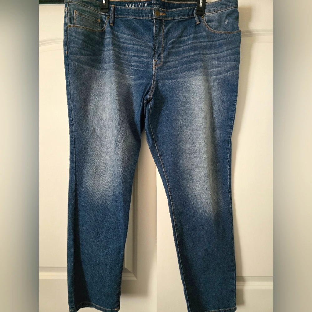 Ava & Viv skinny jeans 24W slight distressing